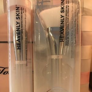 SOLD Two IT heavenly skin foundation brushes